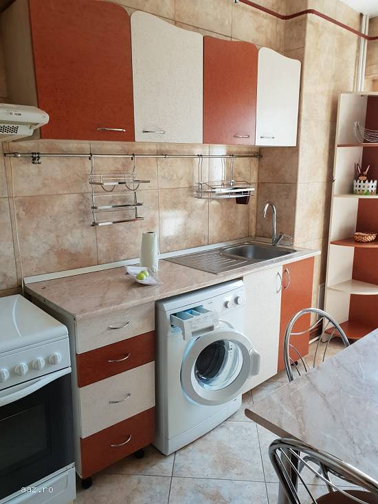 2 Decomandate Universitate,   350 euro...