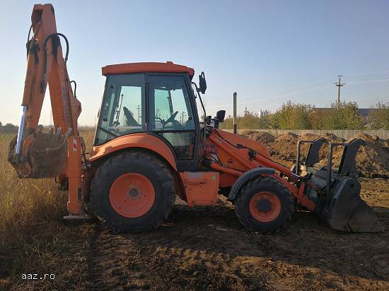 Inchiriez buldo-excavator cu cupa multifunctionala