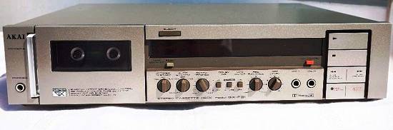 Vând: sistem muzical SONY HMK 339,   discuri vinil,   casetofoane deck AKAI GXF 31 și GXF 35,   ca