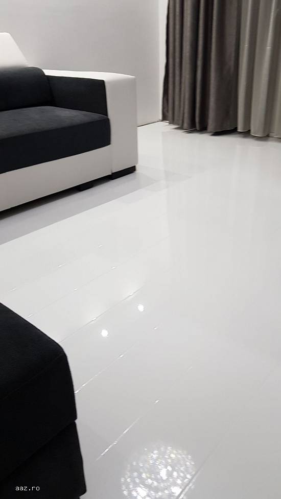 Parchet laminat super lucios ALB