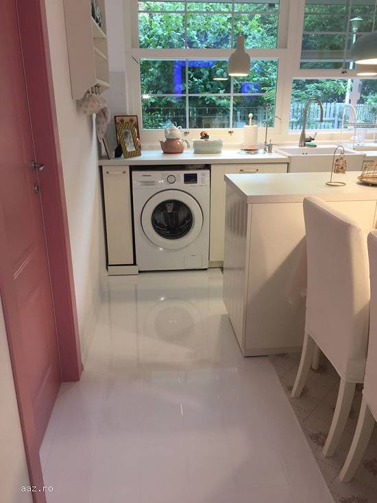 Parchet laminat super lucios ALB