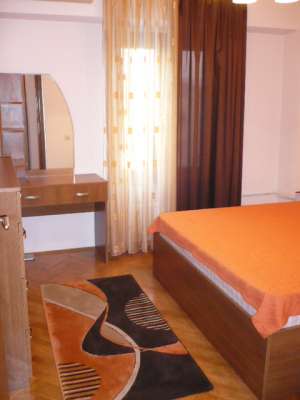 Inchiriere apartament 3 camere Calea Calarasilor
