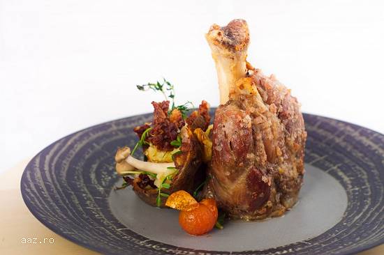 Confit de canard,   pulpe de rata confiate