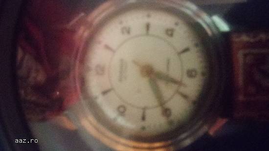 vind ceas vechi din ani 1965 functional