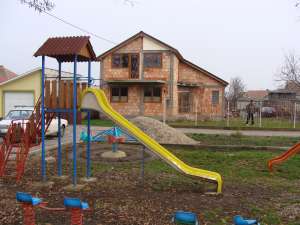 vila in rosu