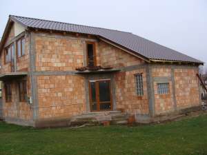 vila in rosu