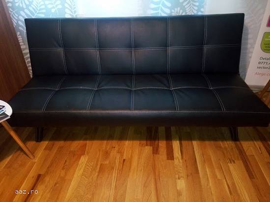 Centrul educational din Bucuresti vinde obiecte de mobilier
