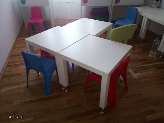Centrul educational din Bucuresti vinde obiecte de mobilier