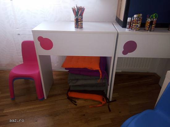 Centrul educational din Bucuresti vinde obiecte de mobilier