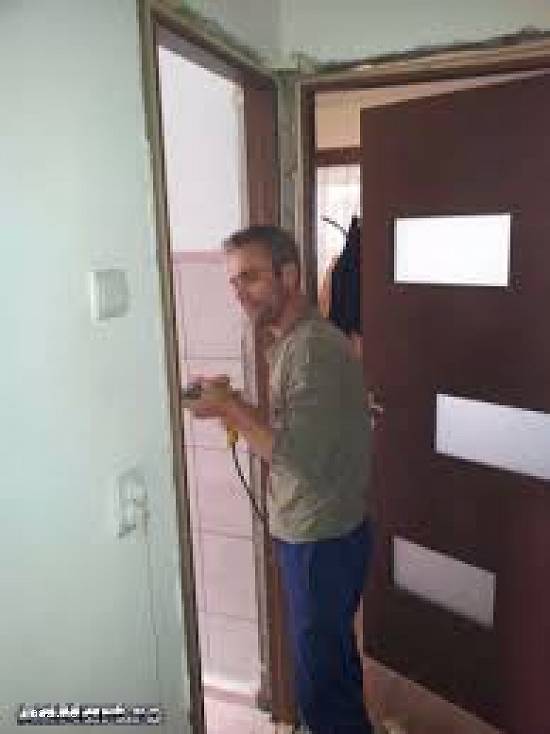 Ofer montaj profesional de usi