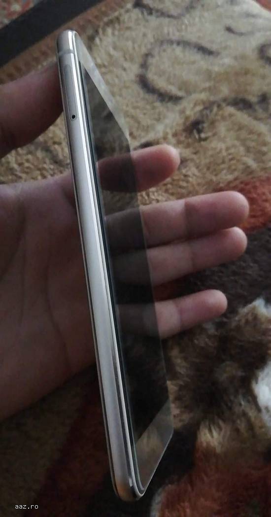 Vând Huawei P10 lite gold 32gb.folie sticla fata și una noua de rezerva impecabil