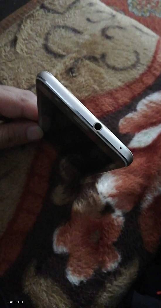 Vând Huawei P10 lite gold 32gb.folie sticla fata și una noua de rezerva impecabil