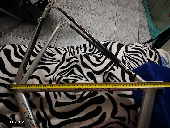 Vând cadru bicicleta 1,  2 kg din carbon Viner Pro Team