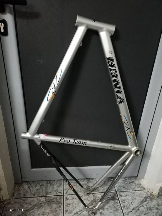 Vând cadru bicicleta 1,  2 kg din carbon Viner Pro Team