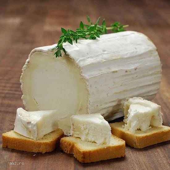 Lapte organic de capra autentic crud curat igienic fara impuritati proaspat muls si produse lactate 