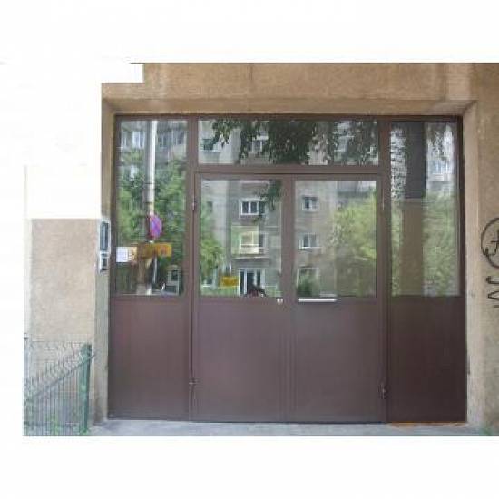 usi de intrare in blocuri