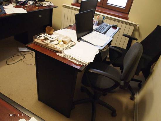 Stoc echipamente IT şi elemente de mobilier
