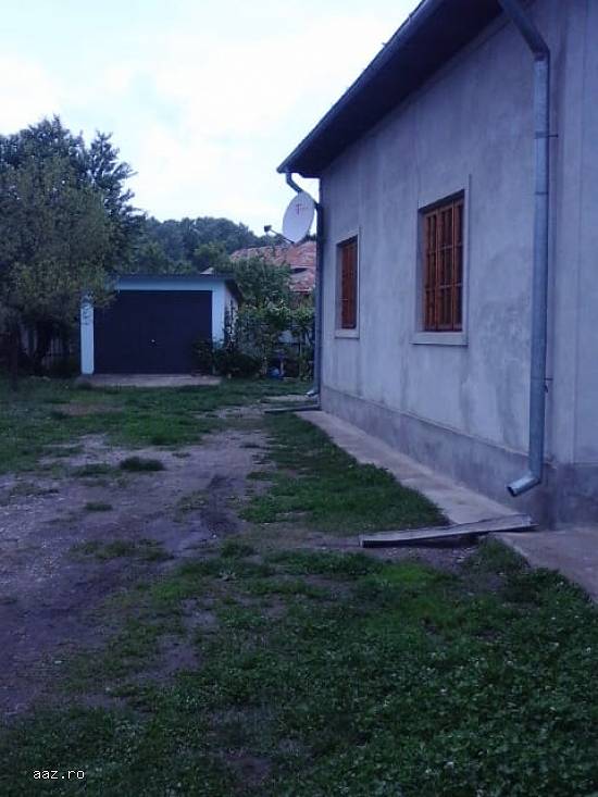 Vand Casa 100 mp + teren 667 mp,    Com.Manesti,    Sat Ungureni,   DB