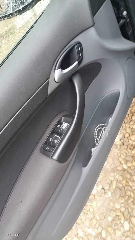 Vand Saab 9.3.inmatriculat cu 2000euro de urgenta