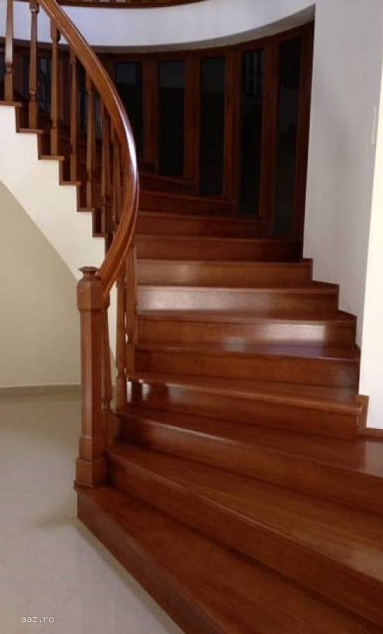 Scări din lemn stratificat de stejar
