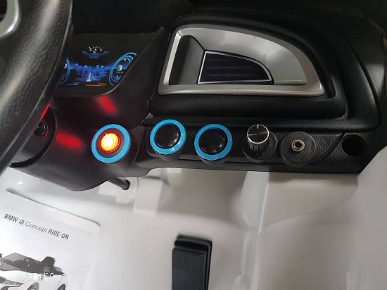 Masinuta Electrica Pentru Copii BMW i8 ALB NOU