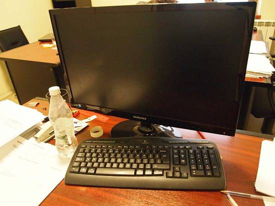 Stoc echipamente IT şi elemente de mobilier -