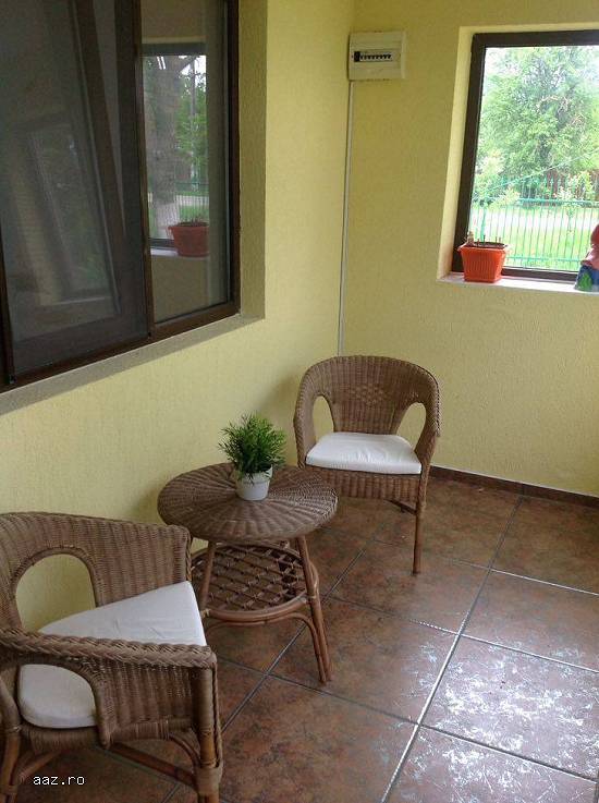 Vând casă frumoasă și spațioasă,      6 camere /1282 mp,      în comuna Bilciurești,      pr