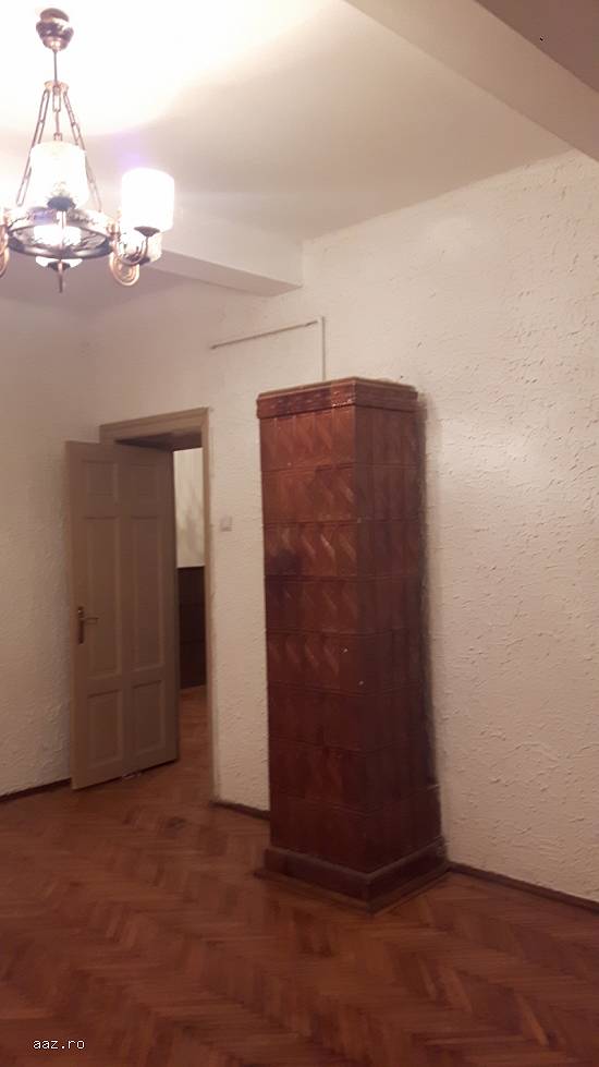 Apartament in Vila Domenii,   curte,   vand/inchiriez