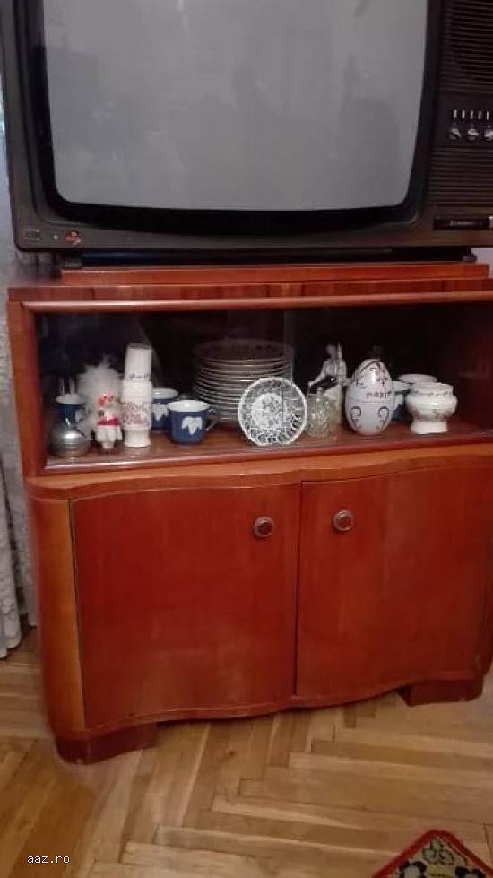 Vand mobila sufragerie,       nuc,       stare foarte buna