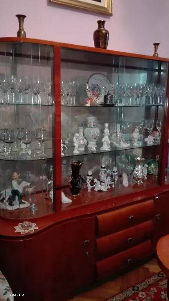 Vand mobila sufragerie,       nuc,       stare foarte buna
