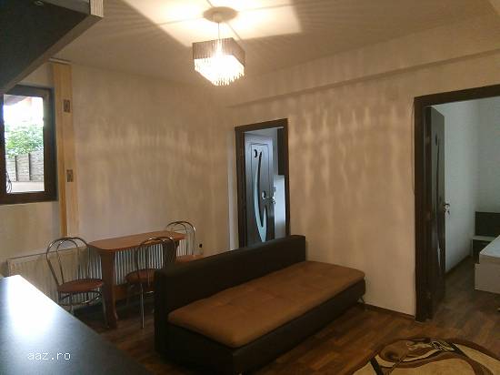 Închiriez apartament 3 camere cu curte