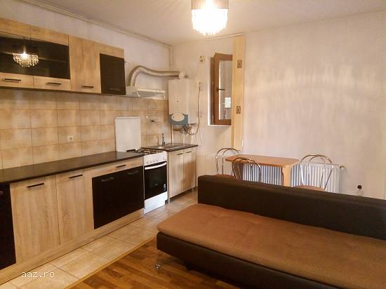 Închiriez apartament 3 camere cu curte