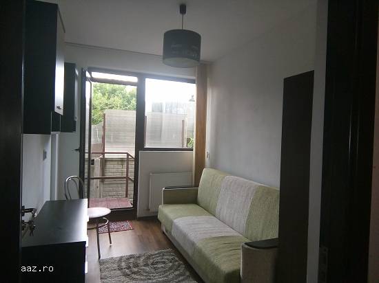 Închiriez apartament 3 camere cu curte