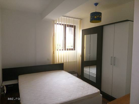 Închiriez apartament 3 camere cu curte