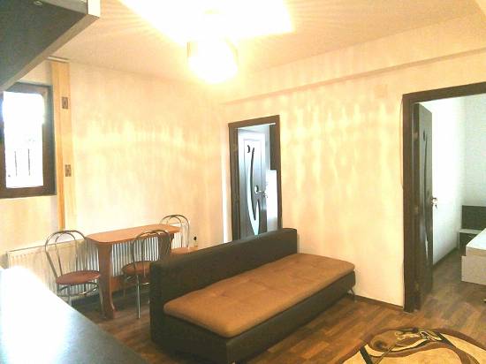 Apartament cu 3 camere cu curte sos chitilei. Sector 1