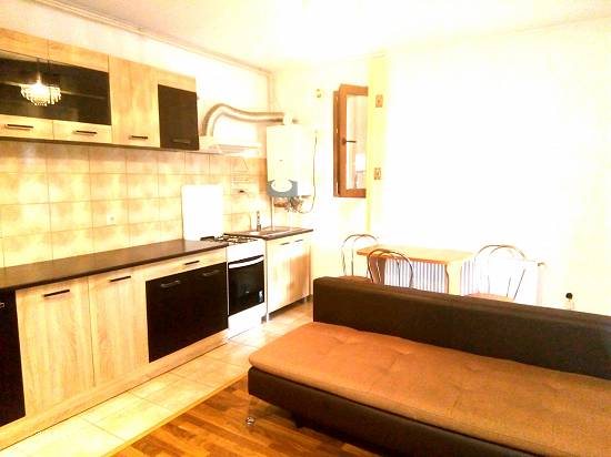 Apartament cu 3 camere cu curte sos chitilei. Sector 1