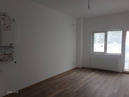Vand apartament cu 2 camere la parter