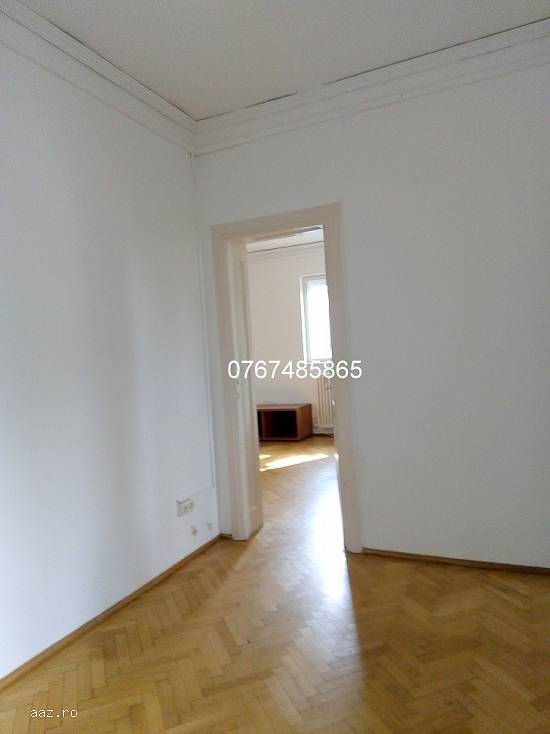 Vatra Luminoasa-Iancului str.Victor Manu vila mica etaj 1 singur pe etaj intrare sep.din curte 4cam 