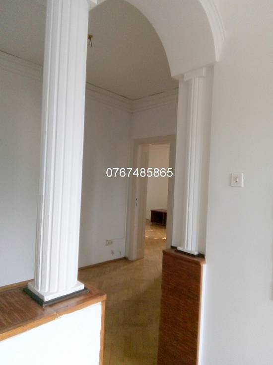 Vatra Luminoasa-Iancului str.Victor Manu vila mica etaj 1 singur pe etaj intrare sep.din curte 4cam 
