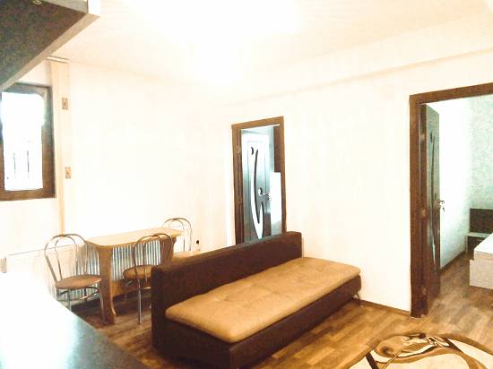 Închiriez apartament 3 camere