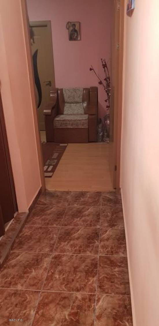Vând apartament sau schimb cu casa