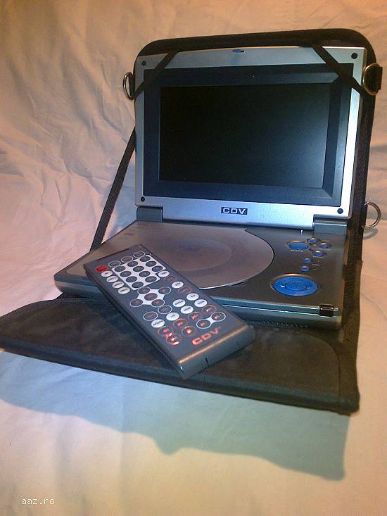 DVD player portabil 7 inch 2 buc. Husa si Telecomanda