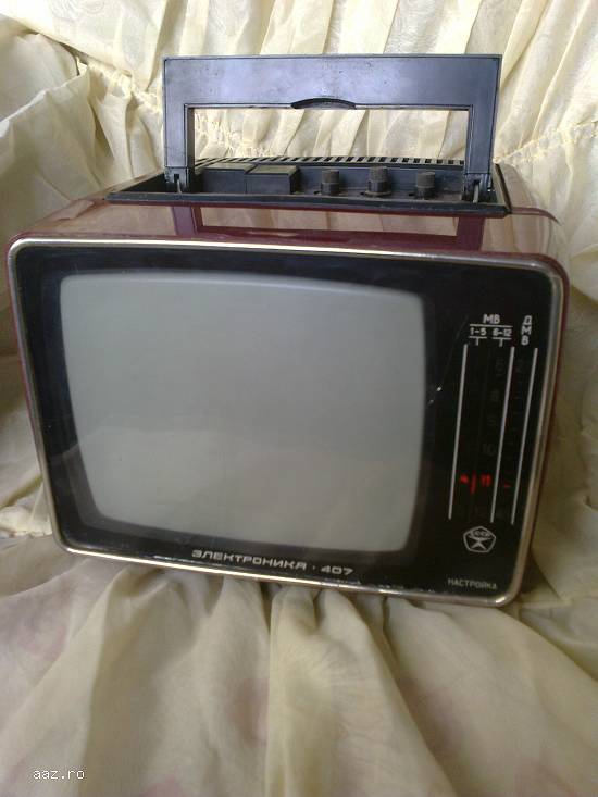 Televizor portabil alb negru foarte rar 5 inci