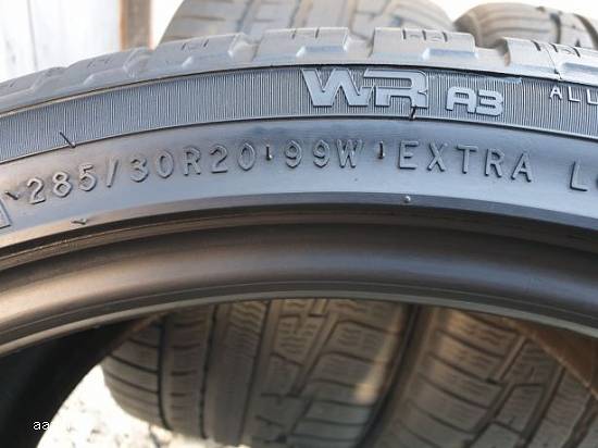 Vind patru anvelope de  iarna  nokian 285 30 20 cu 255 35 20