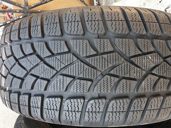 Vind patru anvelope de iarna  dunlop 225 50 18