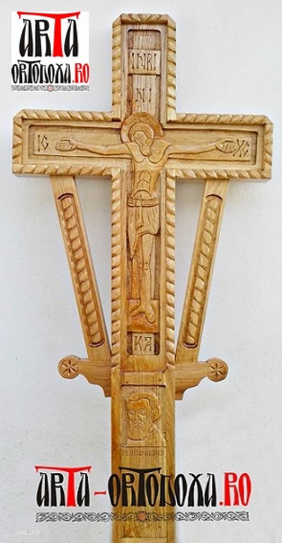 troite sculptate in lemn