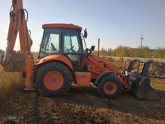 Inchiriez buldoexcavator cu cupa multifunctionala