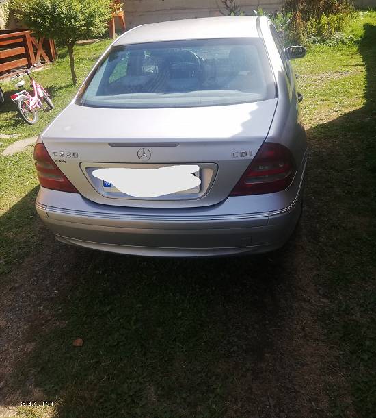 Vând mașină pentru dezmembrări