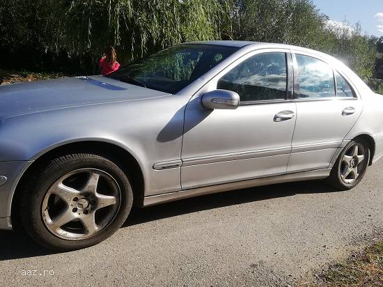 Vând mașină pentru dezmembrări