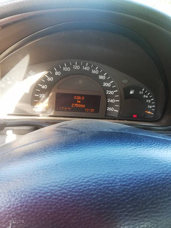 Vând mașină pentru dezmembrări